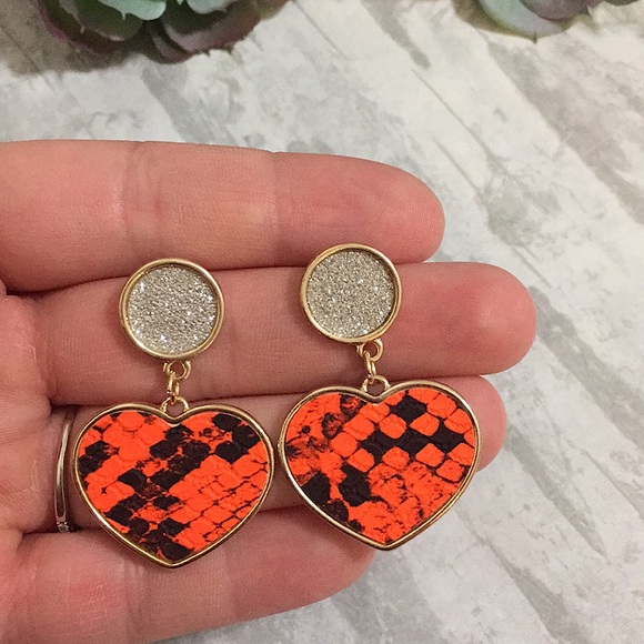 Orange snakeskin heart drop earrings - Picture 2 of 5